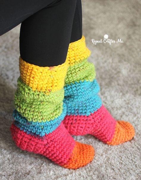 Caron Chunky Cakes Slouchy Slipper Socks - Repeat Crafter Me Crochet Sock Patterns, Crocheted Socks, Chunky Yarn Crochet Pattern, Easy Crochet Socks, Crochet Sock, Crochet Slipper Boots, Chunky Yarn Crochet, Easy Crochet Slippers, Crochet Slipper