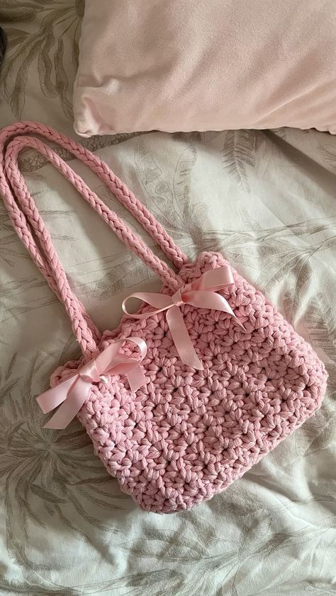 Crochet Trending, Aesthetic Crochet, Fashion Crochet, Fashion Aesthetic, Crochet Bag, Purse, Crochet, Pink