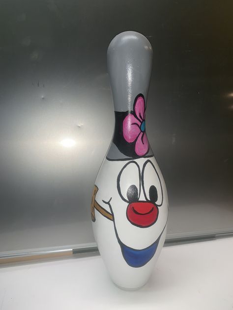 Bowling Pin Decorating Ideas, Bowling Pin Christmas Crafts, Halloween Bowling Pin Ideas, Christmas Bowling Pins, Bowling Pins Ideas, Bowling Prizes, Coffee Creamer Crafts, Diy Bowling Pins, Diy Bowling