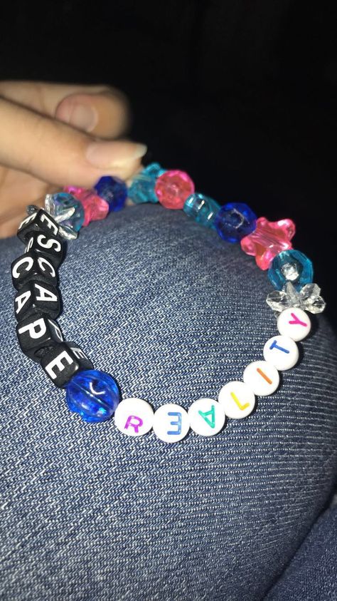 Rave Kandi Ideas Edm, Kandi Belt Chain, Rave Sayings, Bracelet Words Ideas, Kandi Sayings, Kandi Ideas Words, Kandi Words Ideas, Bead Bracelet Words Ideas, Kandi Bracelets Ideas