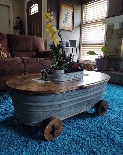 Galvanized tub coffee table my husband made! Country Decor Diy, Wash Tubs, Classy Decor, Coffee Table Farmhouse, Diy Coffee Table, Diy Coffee, Coffee Grounds, Farmhouse Living, Table Storage