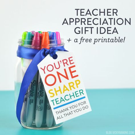 Teacher Appreciation Gift Idea Sharpie Teacher Gift, Teacher Appreciation Diy, Teachers Week, Teacher Treats, Sharpie Markers, Teacher Mom, School Teacher Gifts, Diy Teacher Gifts, Staff Appreciation