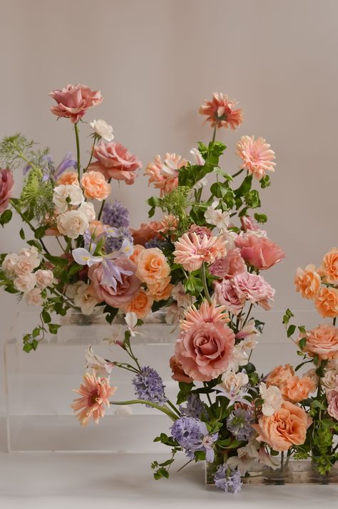 flower arrangement "growing" fromground up for wedding aisle in mix of pastel colors in peach, pink and lavender Simple Floral Arch Wedding, Aisle Flower Arrangements, Spring Wedding Arch, Aisle Arrangements, Aesthetic Shots, Wildflower Wedding Theme, Wedding Floral Design, Floral Arch Wedding, Martha Weddings