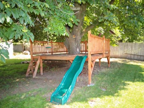 Kid's Tree Deck.  Cool take on a tree house.  Could also attach to the play set with a rope bridge? Tree Deck, Tree House Diy, Vintage Writing, Tree House Designs, Diy Tree, Casa Exterior, Have Inspiration, Backyard Playground, Backyard Play