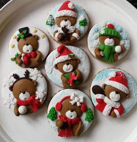 Flooded Cookies, Christmas Cupcakes Recipes, Christmas Themed Cake, Christmas Cupcake Toppers, Flooding Cookies, Christmas Cookies Gift, Pink Cookies, Christmas Cake Topper, Christmas Cake Decorations