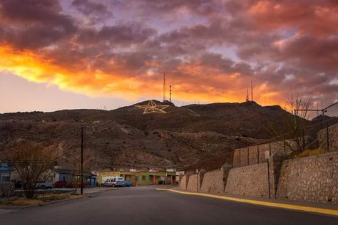 A landscape view of last week’s 🔥 🌅 and the ⭐️ #elpaso #eptx #wearetheborder #915 #inspiredbyelpaso #epforward #itsallgoodep #iloveeptx #iam_elpaso #elpasostrong Texas, Stars, Drawings, Photography