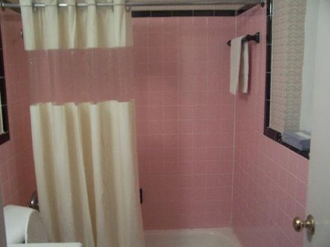 #70s #inspiration #motel #pastel #pink #bathroom Pastel Pink Bathroom, Norman Bates Motel, 70s Inspiration, Pink Motel, Retro Pink Bathroom, Retro Motel, Pink Bathroom Decor, Bathroom Vintage, Motel Room