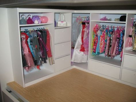 Barbie closet tutorial Started making one of these for my daughter. Using a used bathroom cabinet we found that has a ledge that I am going to make into a stage for Barbie that will have curtains that open up and reveal the closet! Toy Closet, Barbie Closet, Garderobe Diy, Barbie House Furniture, Closet Clothes Storage, Diy Barbie House, Accessoires Barbie, Doll Closet, Barbie Wardrobe