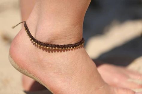 Boho Anklets Bohemian, Unique Gifts For Girlfriend, Beautiful Anklet, Anklet Designs, Summer Anklets, Anklets Boho, Crochet Jewellery, Beach Anklets, Boho Macrame