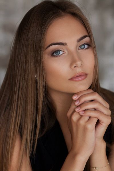 . Female Headshots, Facial Pictures, Most Beautiful Eyes, Photographie Portrait Inspiration, Model Face, Pure Beauty, Pretty Eyes, Beauty Face, Girl Face