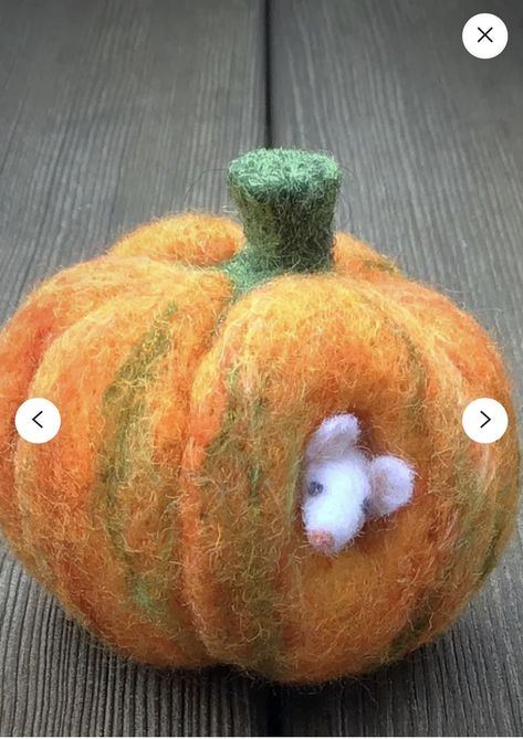 Fall Felting Ideas, Autumn Needle Felting, Fall Needle Felting Ideas, Needle Felted Pumpkins, Animal Cottagecore, Pumpkin Mouse, Halloween Felt Crafts, House Pumpkin, Tovad Ull