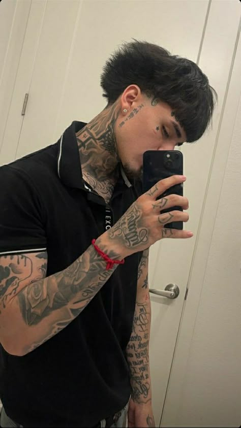 Fine ass man 😍 Murda Ricky, Edgars Haircut, Black Demon, Mexican Boys, Me Irl, School Tattoo, Pretty Ppl, Old School Tattoo, Five Star