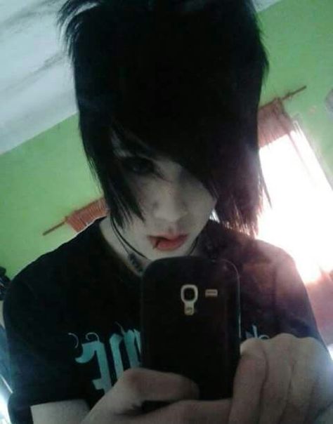 It's old picture but I love it Dx~~ Mechlin Rómeó #emo #emos #emoboy #emoguy #selfie #emohair #emohairstyle #hair #hairstyle #piercing Idk Aesthetic, Emo Scene Boys, Emo Emo, Scene Style, Scene Goth, Scene Boys, Goth Scene