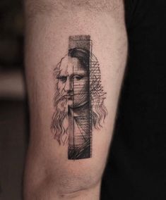 Da Vinci Inspired Tattoo, Davinci Tattoo Ideas, Da Vinci Tattoo Ideas, Mona Lisa Tattoo, Davinci Tattoo, Lisa Tattoo, Famous Art Pieces, Round Of Applause, Pieces Tattoo