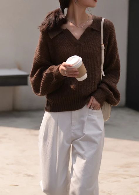 Winter chocolate knit sweat tops oversize v neck long sleeve sweater t – SooLinen Fall Sweaters Aesthetic, Cold Date Night Outfit, Winter Outfits Brown, Outdoor Fits, Winter Chocolate, Formal Sweater, Chic Fits, Oversized Sweater Outfit, Knit Sweater Outfit