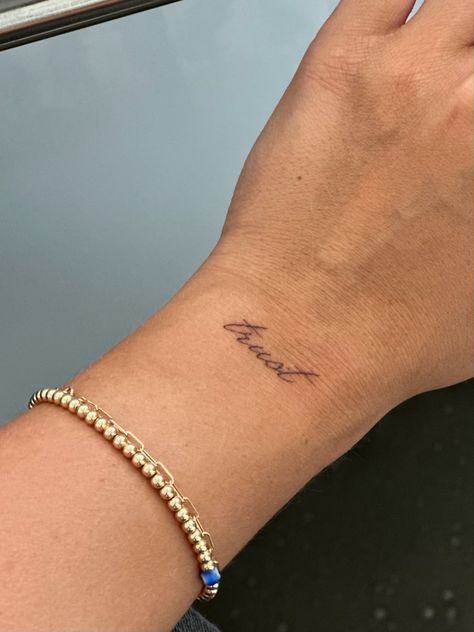 Interior Designer Tattoo Ideas, Wrist Tattoo Dainty, Tattoo Top Of Wrist, Lower Wrist Tattoos For Women, Cute Small Arm Tattoos, Front Wrist Tattoos For Women, Front Of Wrist Tattoo, Back Word Tattoo, Top Of Wrist Tattoos For Women