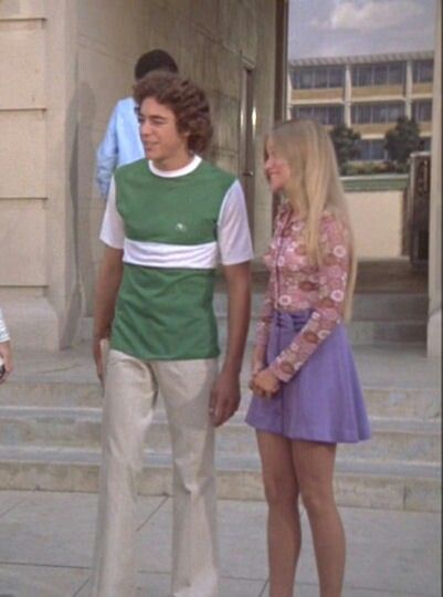 Greg & Marcia. First day of high school for Marcia 70s High School Fashion, 60s High School, Brady Bunch House, Marsha Brady, Marcia Brady, First Day Of High School, High School Fashion, Brady Bunch, The Brady Bunch