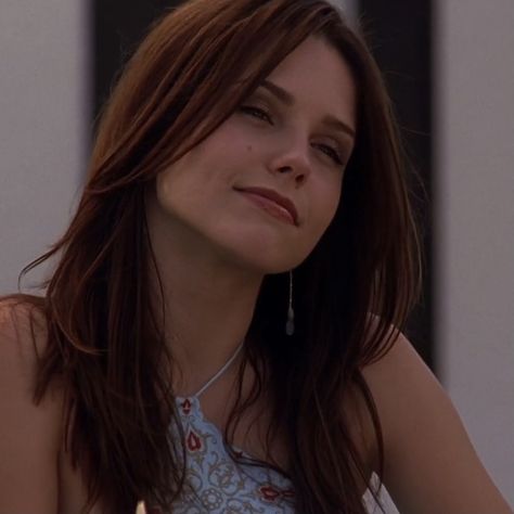 Brook Davis Hair, Brooke Davis Hair Color, Brook Davis, Sophia Bush 2000s, Brooke Davis Short Hair, Brooke One Tree Hill Hair, Brooke One Tree Hill, Brooke Davis Hair, Brooke Davis Icons