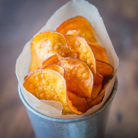 Perfect Sweet Potato Chip Recipe Sweet Potato Chips Fried, Fried Sweet Potato, Sweet Potato Chips Recipe, Paleo Recipes Snacks, Sweet Potato Chips, Chips Recipe, Paleo Snacks, Primal Paleo, Recipe Roundup