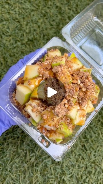 Xochilt Tinoco on Instagram: "Let’s make a cheesecake apple salad 🍏🥗  Made with our homemade cheesecake filling 🤤  Filled with caramel sauce, graham toppings, snickers and Twix toppings, cheesecake, apples, and repeat 😋  Inspo: @svtchickscreations 🥰💘  #cheesecake #cheesecakeapplecrumble #cheesecakeapplesalad #applecheesecakesalad #cheesecakesalad #xtsweets_ #sweets #sweettreats #sweettooth #yummy #yummyfood #instagood #delicious #desserts #smallbusiness #miami #explore #explorepage #fypシ #fypage #reels" Cheesecake Apple Salad, Caramel Apple Cheesecake Salad, Cheesecake Apples, Homemade Cheesecake Filling, Cheesecake Apple, Cheesecake Salad, Snickers Cheesecake, Caramel Apple Cheesecake, Apple Cheesecake