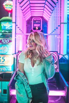 Arcade Photography, Arcade Shoot, Arcade Photoshoot, Neon Photoshoot, Nashville Fashion, Retro Photoshoot, Blogger Poses, Neon Photography, Neon City