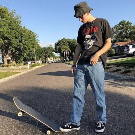 63 Likes, 0 Comments - Skateboarding (@skatingvib3s) on Instagram: “Follow❤ @skatingvib3s for more --- #vans #skaters #skateclips #surf #skateforfun…” Skater Boys Fashion, Skaters Outfit, Skater Style Men, Skater Boy Style, Skater Boy Aesthetic, Skater Boy Outfits, Outfit Anak, Skater Vans, Skater Outfit