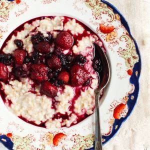 Make-Ahead Steel-Cut Oatmeal with Maple-Stewed Berries - Simple Bites Steel Cut Oatmeal, Compote Recipe, Berry Compote, Overnight Oatmeal, Steel Cut Oats, Make Ahead Breakfast, Baked Oatmeal, Ultimate Comfort Food, F U