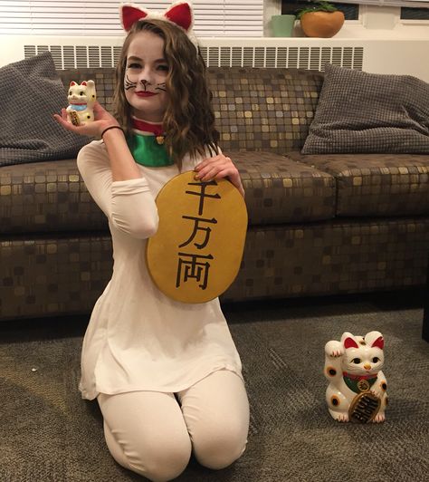 Lucky cat costume Maneki Neko Chinese Food Costume, Lucky Cat Costume, Halloween Japanese Costumes, Asian Halloween Ideas Costumes, Japanese Halloween Costume, Cat Costumes Women, Asian Halloween, Cool Halloween Costume Ideas, Halloween Costume Ideas For Adults