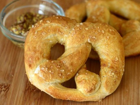 The blogger behind Baking Bites has a secret trick for making fresh soft pretzels in 30 minutes. Pretzel Recipe Bread Machine, Pizza Dough Pretzels, Store Bought Pizza Dough, Pretzel Dough, Soft Pretzel Recipe, Frozen Bread Dough, Homemade Pretzels, Homemade Soft Pretzels, Pretzels Recipe