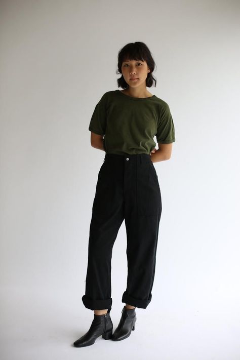 Barista Outfits, Utility Trousers, Lesbian Fashion, Workwear Pants, Queer Fashion, Fly High, Teacher Outfits, Business Casual Outfits, Looks Style