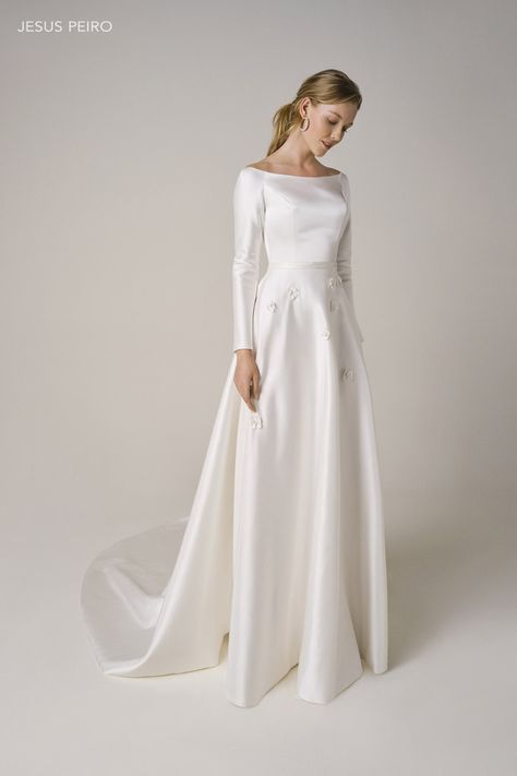 Wedding Gown With Sleeves, Satin Sleeves, Boho Bridal Dress, Plain Wedding Dress, Minimal Wedding Dress, Nikah Dress, Jesus Peiro, Sewing Wedding Dress, Cape Wedding Dress