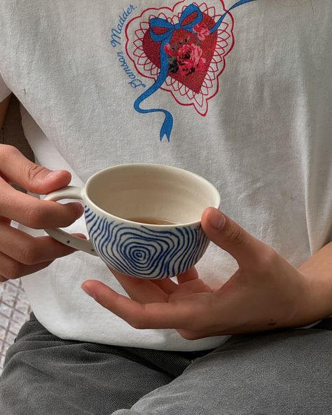 I’ve been a big girl and made a mug with handle 💪🏻🫡 . . . #ceramics #handmade #pottery #handmadegifts #handmadeceramics Mountain Ceramics, Wheel Pottery, Blue Spiral, Keramik Design, Painted Mugs, Cup Art, Pottery Cups, Stoneware Ceramics, Spiral Design