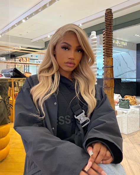 GodmadeC on Instagram: “Blondes have more fun 😝 Hair: @capelliamore Slayedby: @thelacebandit Lashes: @lashgodartistry” Dark Skin Blonde Hair, Blonde Streaks, Ash Blonde Highlights, Blonde Hair Girl, Hair Extentions, Blonde Lace Front Wigs, Ash Blonde Hair, Dark Blonde Hair, Blonde Hair Looks