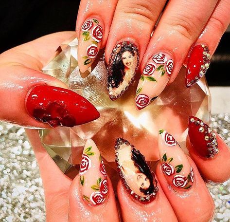 Selena Quintanilla Nails, Weekend Nails, Character Nails, Classy Nail, Selena Q, Classy Nail Designs, Selena Quintanilla Perez, Studded Nails, Inspired Nails