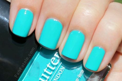 Teal Aqua Nail Polish ooooh love the squared off shape of these nails! Coral Blue Nails, Butter Nail Polish, Neon Blue Nails, Aqua Nails, Unghie Nail Art, Turquoise Nails, Nagellack Trends, Blue Nail Polish, Super Nails