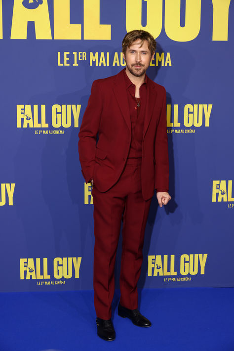 Ryan Gosling wore a Gucci custom Rosso Ancora wool suit,  silk shirt and a pair of black leather boots with Horsebit detail to the "The Fall Guy" Premiere at UGC Normandie on April 23, 2024 in Paris, France. Ryan Gosling Red Carpet, Gucci Custom, Ryan Gosling Style, Fall Guy, Райан Гослинг, Red Carpet Beauty, The Fall Guy, Menswear Runway, Sports Awards