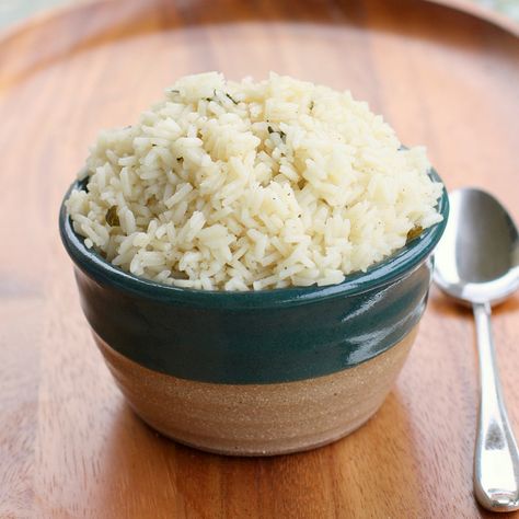 AMAZING!!!!!!!!!!!! Could eat it plain... all of it. AMAZING and pretty simple to make. Cafe Rio’s Cilantro Lime Rice — The Girl Who Ate Everything Creamy Parmesan Rice, Garlic Butter Rice, Parmesan Rice, Bob Lung, The Girl Who Ate Everything, Cafe Rio, Rice Side, Flavored Rice, Rice Side Dishes