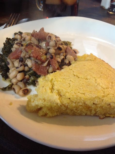 The Secret to Having it All......: Pioneer Woman: Hoppin' John, Loaded Corn Bread, & Collard Greens Hoppin John Recipe, The Pioneer Woman Cooks, Cast Iron Skillet Cooking, Collard Greens Recipe, Hoppin John, Month Challenge, Foil Packet Meals, Canning Food Preservation, Cooking Challenge