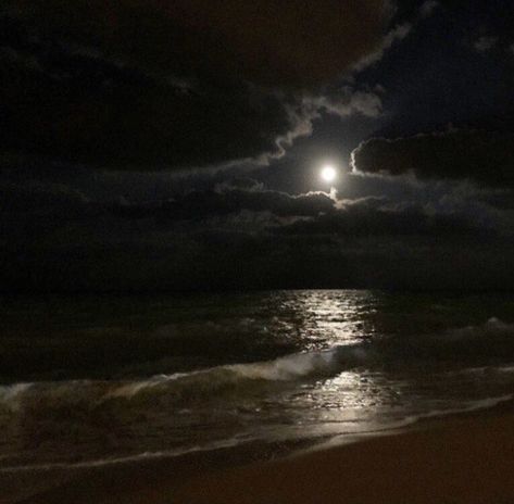 Calming Pictures, Dark Beach, Dark Summer, Ocean At Night, In The Pale Moonlight, Beach At Night, Look At The Moon, Beach Night, Divine Nature