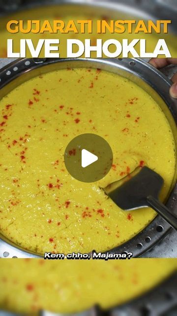 Live Dhokla Recipe, Suji Dhokla Recipe, Gujarati Snacks, Dhokla Recipe, Gujarati Food, Curd Recipe, Vegetarian Fast Food, Chilli Paste, Indian Cooking Recipes