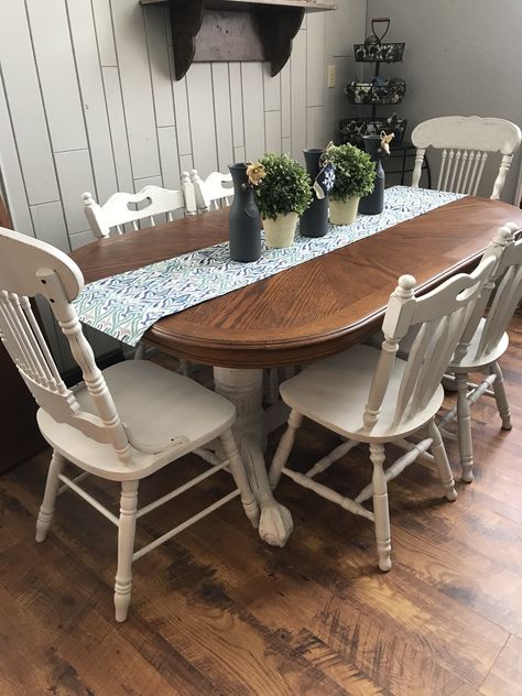 Wood Top Painted Bottom Table, Painted Old Dining Table And Chairs, Redone Table And Chairs, Refurbished Dining Table And Chairs, Table Refinishing Ideas, Dining Table Upcycle, Chalk Paint Dining Table, Painted Farmhouse Table, Chalk Paint Kitchen Table