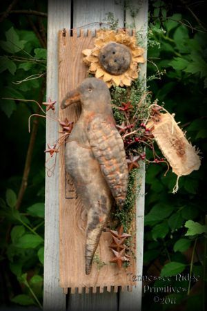 Primitive Grungy Crow & Sunflower On Old Board Door Hanger Epattern Things To Sell Online, Primitive Crows, Primitive Crafts To Make, Primitive Fall Crafts, Primitive Sunflowers, Primitive Autumn, Prim Crafts, Christmas Primitive Crafts, Primitive Patterns