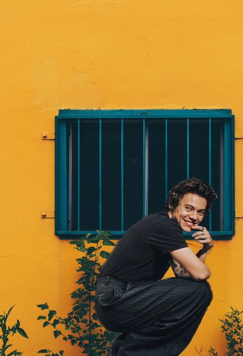 Harry Styles Yellow Aesthetic, Harry Styles Yellow Suit, Harry Styles Yellow, Harry Styles London, Harry Styles Vogue, Harry Styles Clothes, Yellow Wallpapers, Harry Styles Photoshoot, Harry Styles Drawing