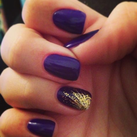 ву: νσℓℓєувαℓℓ вєαυту♛  ↠ {VolleyballBeaut}↞ Purple And Gold Dip Nails, Purple Nails With Gold Accent, Purple And Gold Gel Nails, Lsu Nails Designs Purple Gold, Dark Purple And Gold Nails, Purple And Gold Nails Designs, Lsu Nails, Purple Gold Nails, Tangled Nails