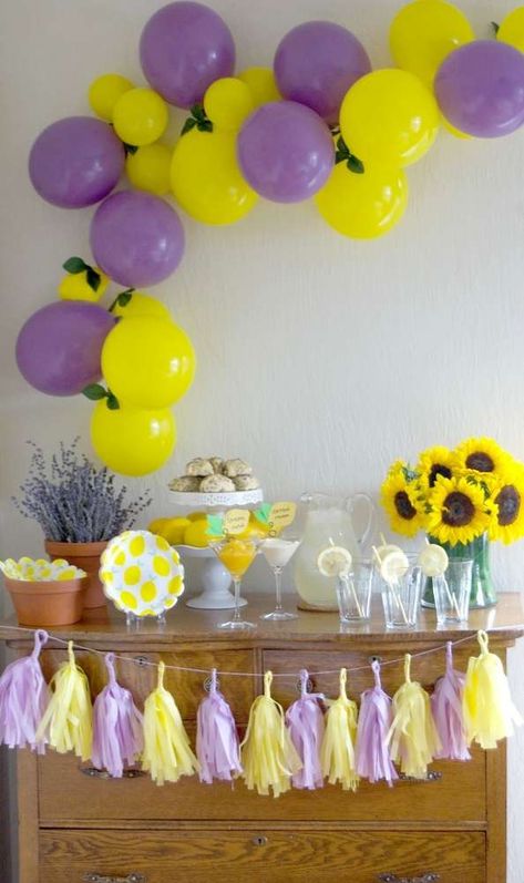 Girl Shower Ideas, Baby Girl Shower Ideas, Tea Party Party, Yellow Birthday Parties, Lavender Baby Showers, Sunflower Baby Showers, Baby Shower Yellow, Yellow Birthday, Lemonade Party