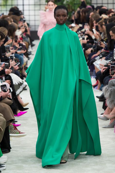 Kaftan Designs, Outfits 2017, Anna Wintour, Green Outfit, Loose Outfit, Abaya Fashion, John Galliano, Fashion Show Collection, Fall 2018