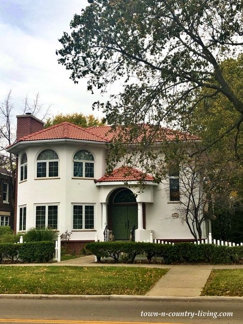 White stucco house with red tile roof and green double front door #architecture #stucco White Stucco House With Clay Tile Roof, Red Roof Tiles, Terracotta Exterior, Limewash Brick Exterior, Red Tile Roof, White Stucco House, Spanish Tile Roof, Door Architecture, Greige Walls