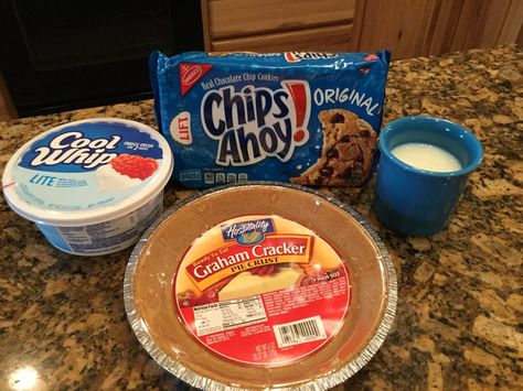 No Bake Chips Ahoy Cookie Pie Recipe - Love To Frugal Cookie Pie Recipe, Graham Pie, Chips Ahoy Cookies, Easy Treats To Make, Chips Ahoy, Dessert Easy, Baked Chips, Cookie Pie, Dessert Ingredients