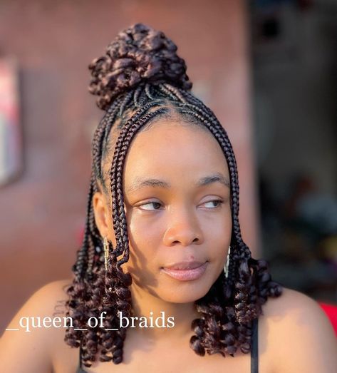 Half Up Half Down Bob Braids with Face Braming Bangs Ultra Braids Hairstyles, Braided Bob Hairstyles, A Bob With Bangs, Hairstyle Protective, Bob Box Braids Styles, Bob Box Braids, Senegalese Braids, Short Bob Braids, Braided Bob