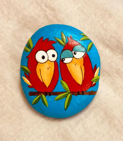 This adorable love bird rock measures 3.5" tall, 3"wide and is about 1" thick. All surfaces are painted, stone is signed by the artist and sealed with poly sealant for protection. Easy Animal Drawings, Garden Rock Art, Diy Rock Art, Craft Painting, Birds Art, Painted Rocks Kids, Peacock Painting, Painted Rocks Craft, Painted Shells